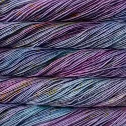 Natural Fibers vs. Synthetics: Choosing the Right Yarn for Your Climate